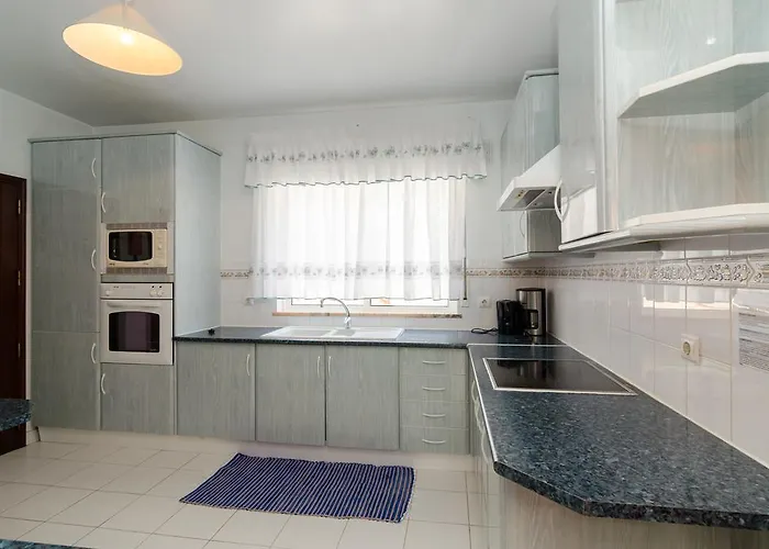 Do Monte * Monte Raposo